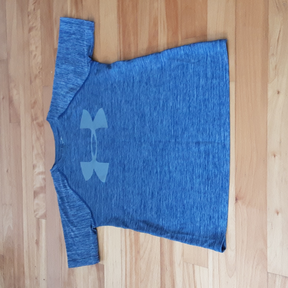 Boy under armour small shirt - 3 FOR 20$